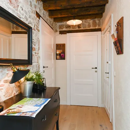 Santa Lucia Exclusive